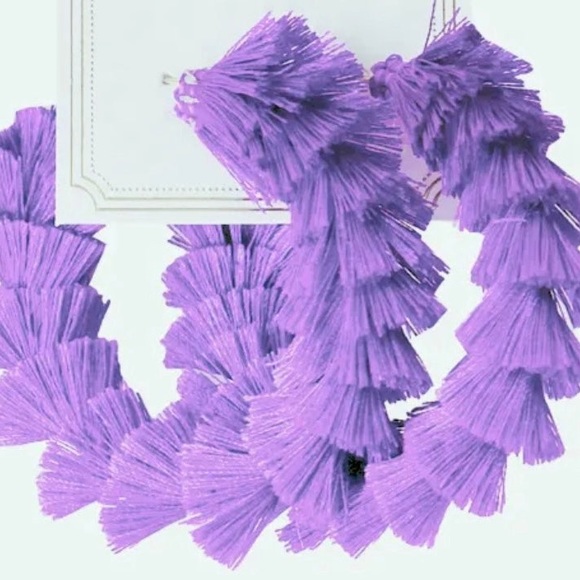 Fun Fluffy tassel hoop earrings - Picture 4 of 4